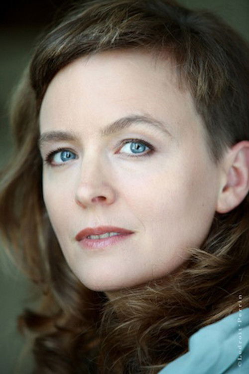 Delphine Lanza as Lucie