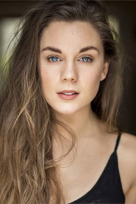 Becky McEwan as Kate Simmons