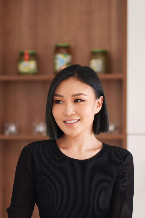 Munkhsoyol Narmandakh as Saran