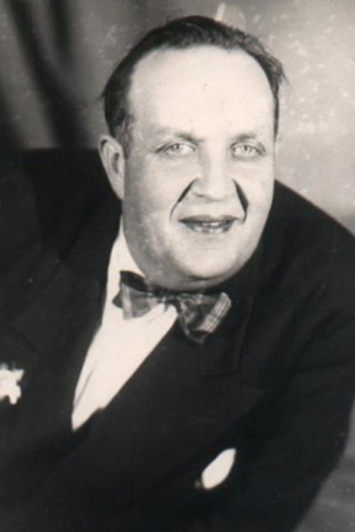 Mikhail Garkavi as actor who stuck in an elevator