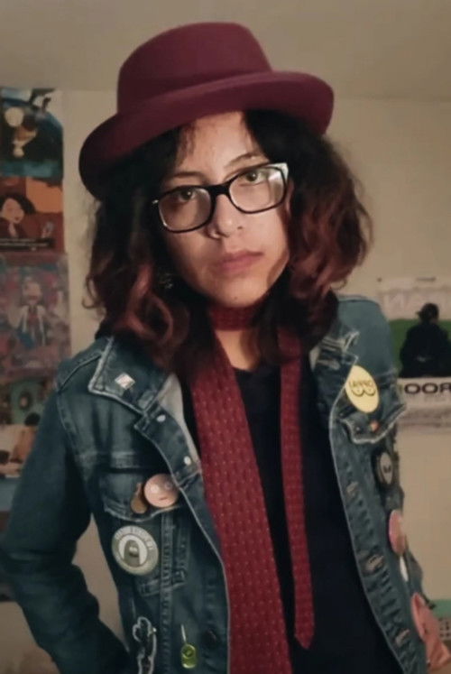 Daniela González as Extra #3