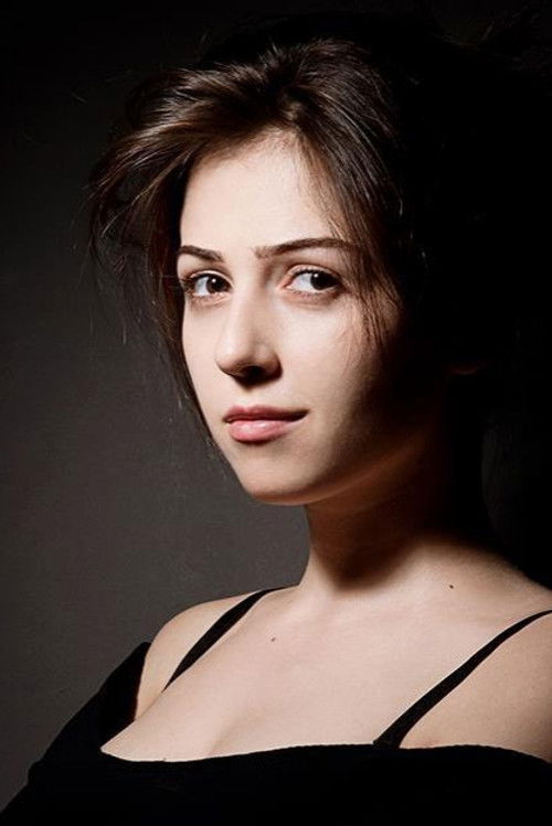 Narine Dovlatyan as Mari