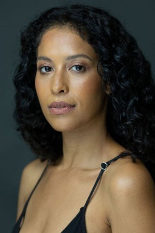 Kaya Rodrigues as Ana