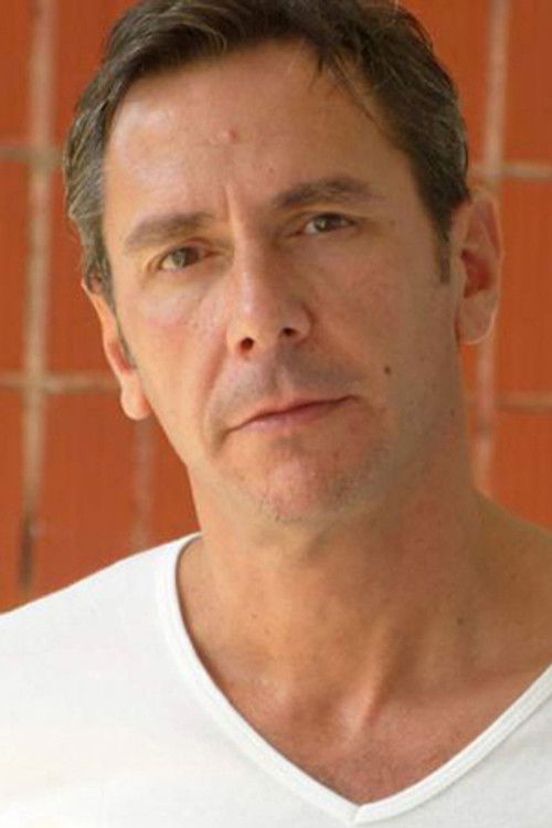 Giorgos Gikapeppas as Narrator