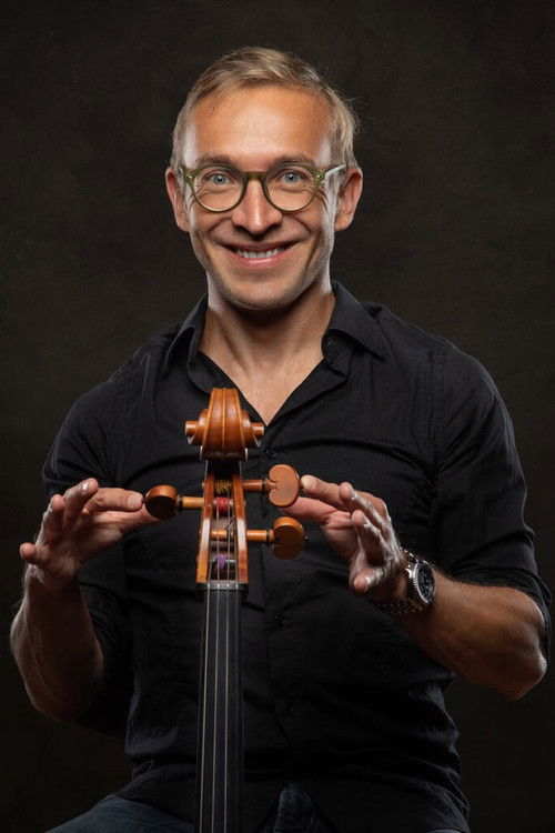 Benoît Chapeaux as Self : Cellist