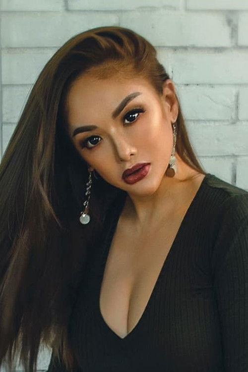 Gwen Garci as Cris