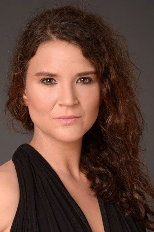 Garbiñe Insausti as Carlos' Wife