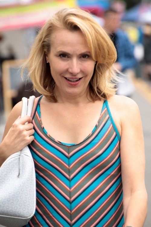 Meredith Thomas as Ava