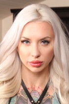 Rachel Rampage as Zoe Knox