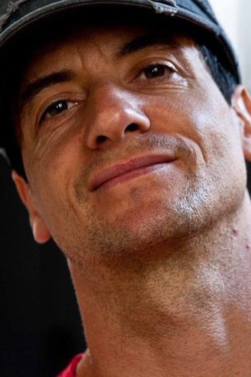 Laurent Piemontesi as Léo