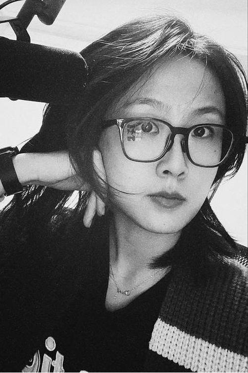 Zhou Yongxi as Xi Hai Long Wang Ao Run (voice)