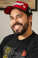 Chris Tex as Simi (voz)