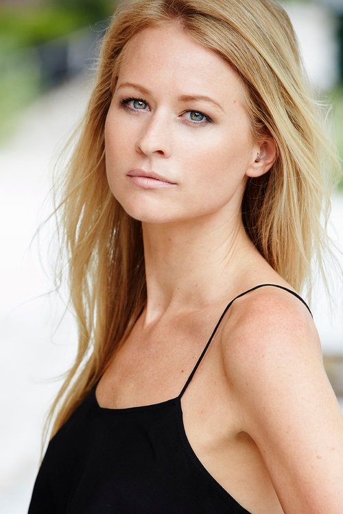 Morgan Di Taranto as Elsa