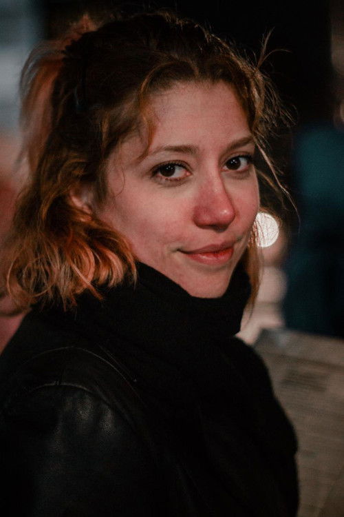 Aline Gutierres as Convidada da Festa