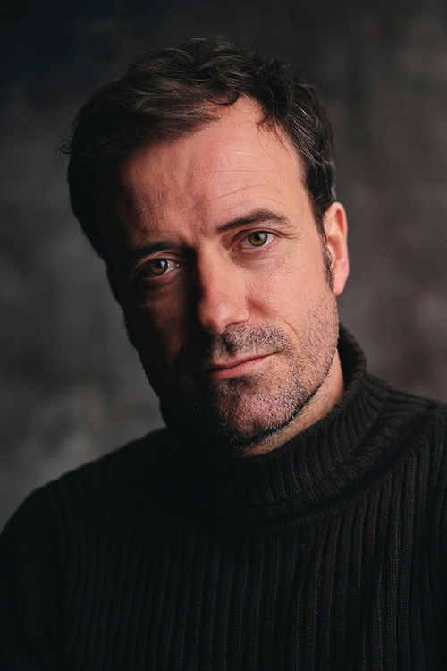 Ricardo Vaz Trindade as Narrator