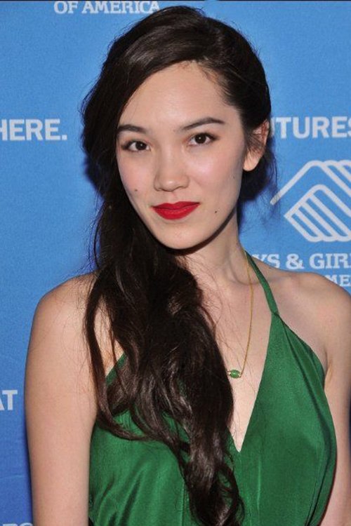 Jessika Van as Mia Ho