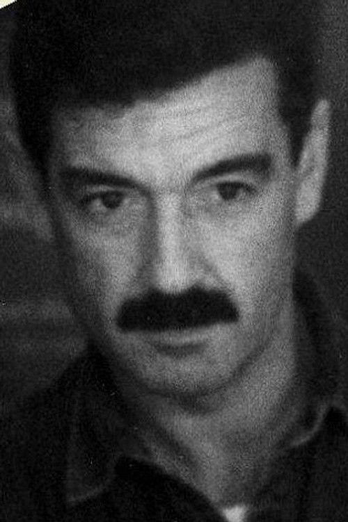 Jesús Moncusi as Encargado Hotel