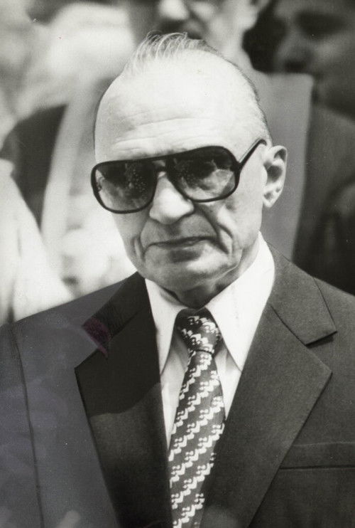 Dan Deșliu as Erbasu