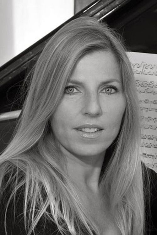 Helene Bergere as Vera