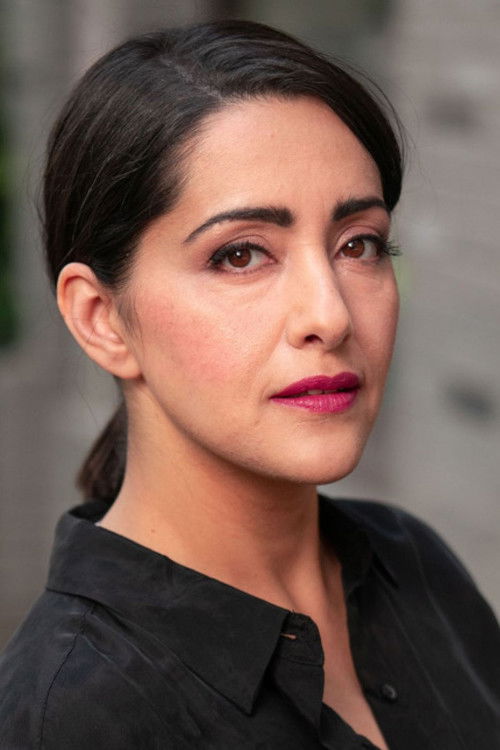 Elmira Rafizadeh as Pari