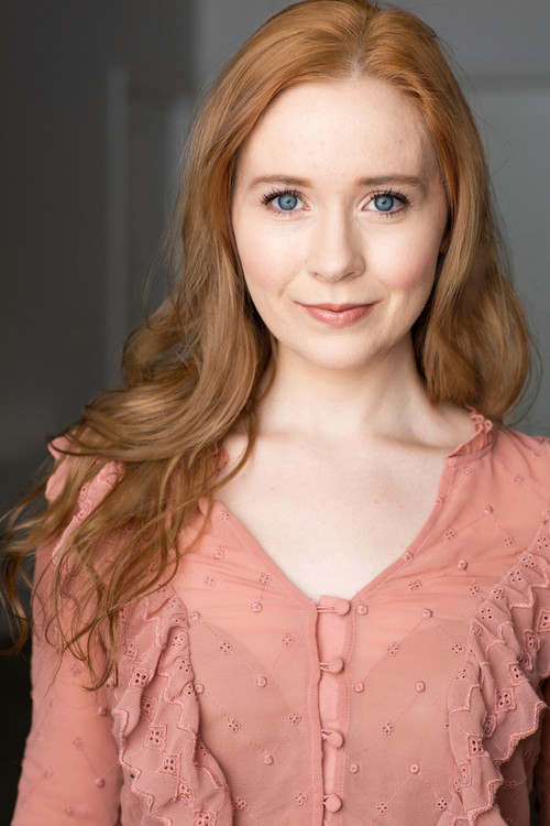 Lizzie Morse as Julia Winters