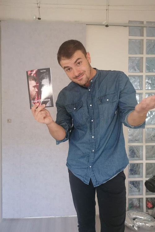 jacopo becagli as Agente di polizia