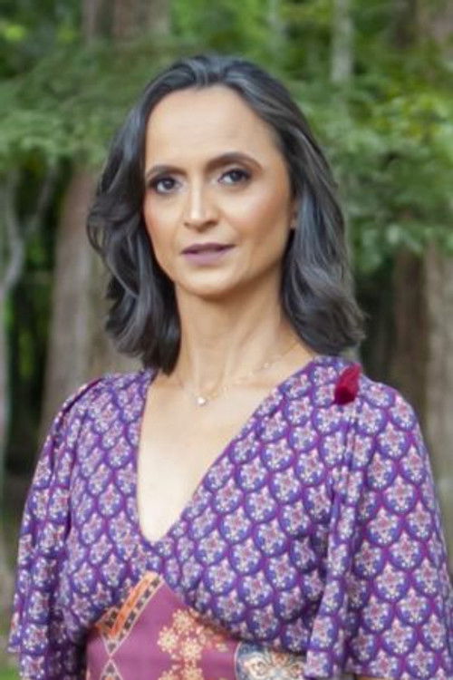 Clau Corte as Maria Paula