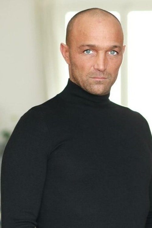 Mario Magalhaes as Serge