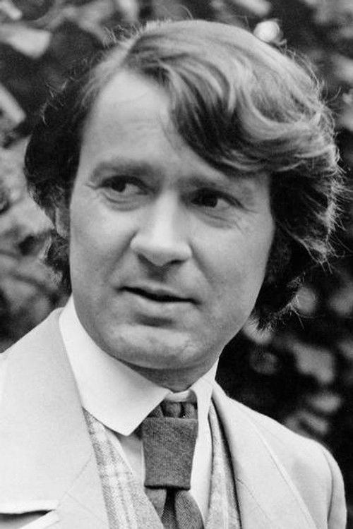 Stefan Behrens as Sachbearbeiter bei Computerfirma