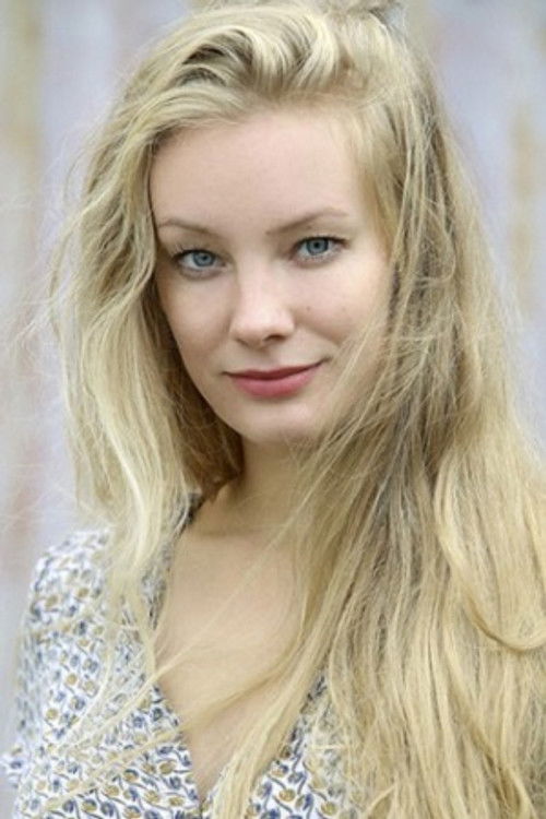 Nora Quest as Sabine