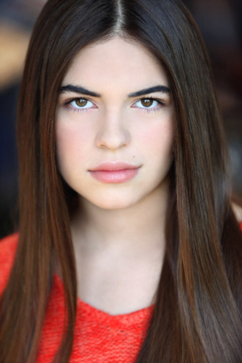 Maitlyn Pezzo as Rianne Angers