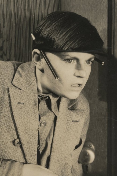 Mickey Bennett as Bellhop