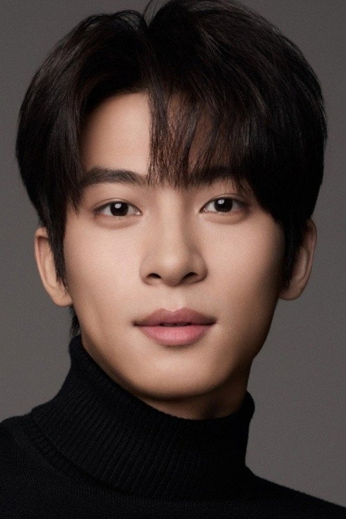 Zhou Ningjia as Shi Jiu