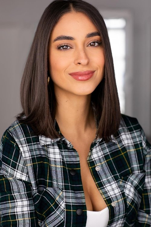 Kiara Gomez Glad Bak as Taylor