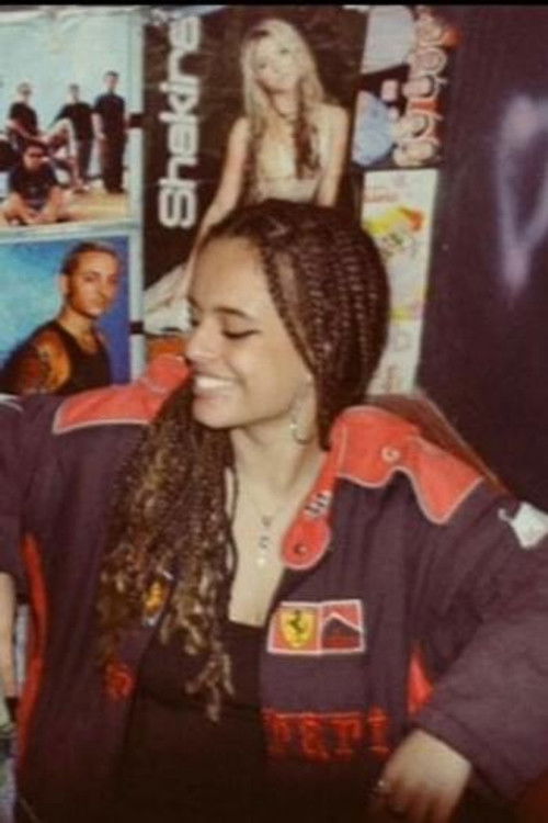 Júlia Pena as Júlia