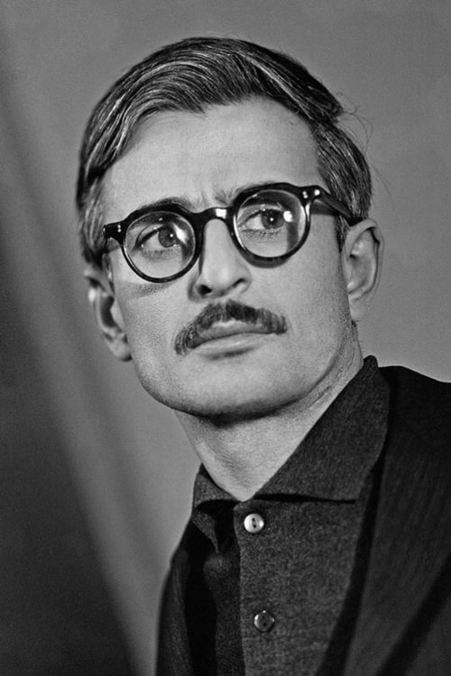 Marlen Khutsiyev as Self - Режиссер
