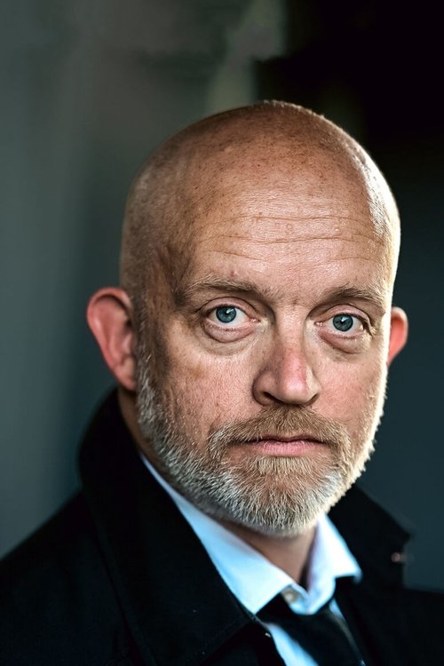 Björn Jung as Robin