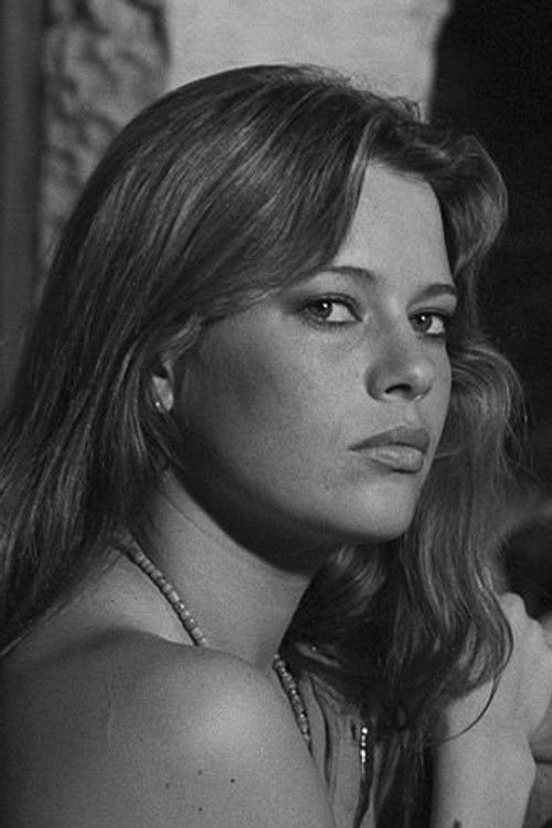 Carole Chauvet as Isabelle Popoti