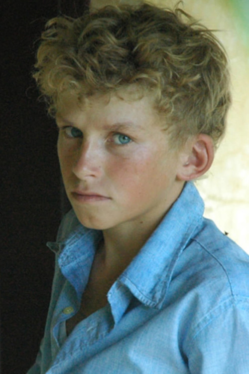 Nicolás Treise as Mario