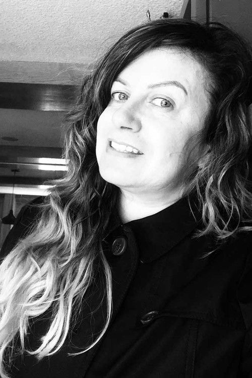 Mahalat Sánchez as Mamá