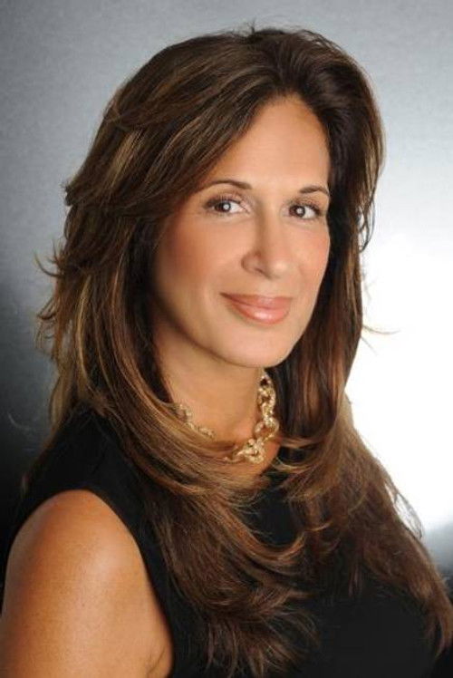 Nicole Gian as Jennifer