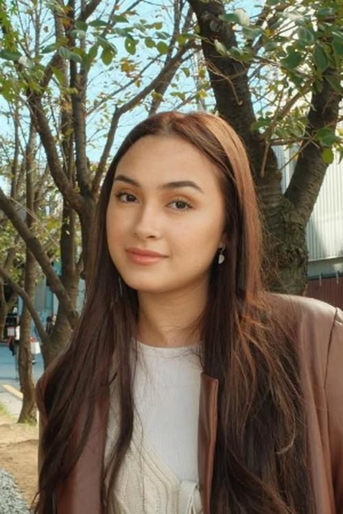 Caitlin Halderman as Ambar