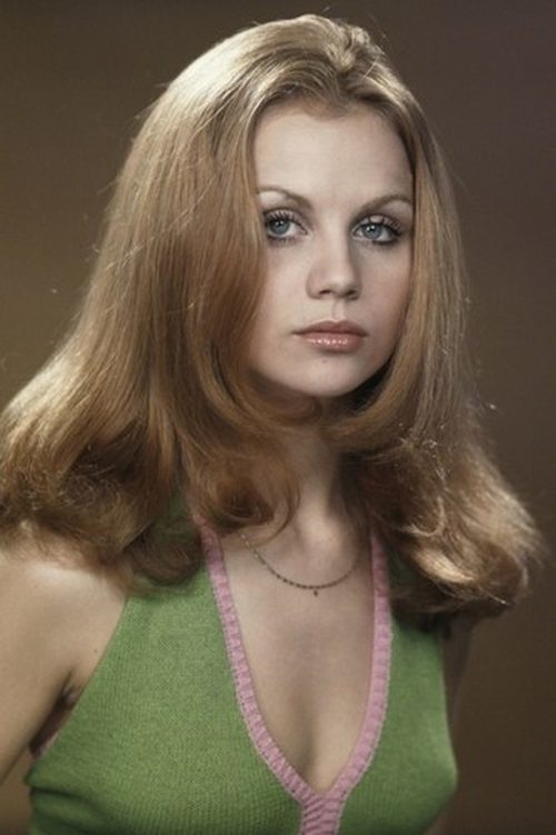 Muriel Catalá as Katia