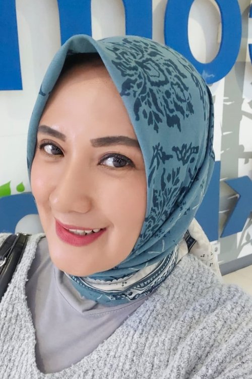 Melyasari as Mama Iccang