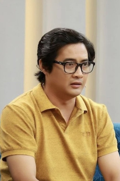 Ngọc Tưởng as Phan, 'Mr Receptionist Desk'