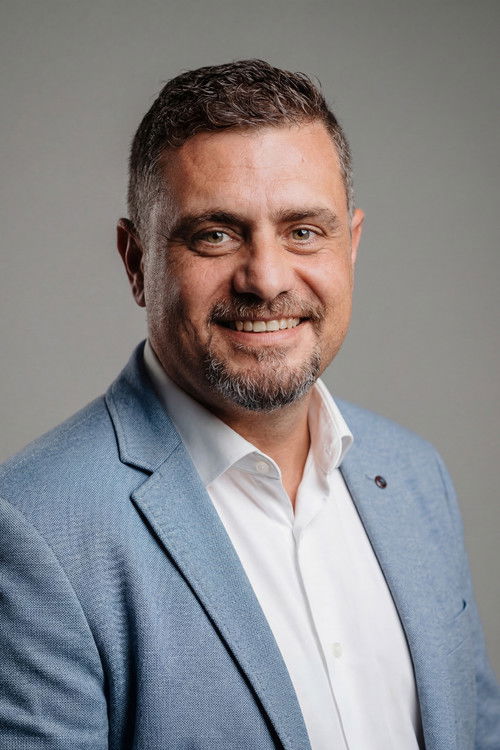 Joche Rubio as Conductor Autobús