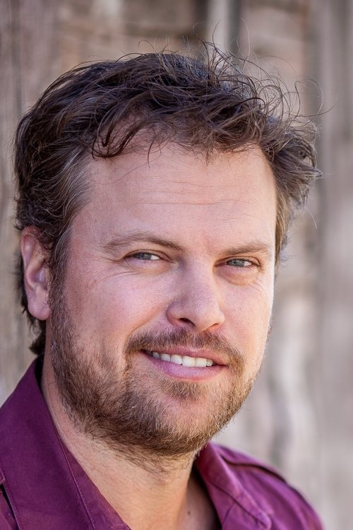 Chris Ippolito as Gus