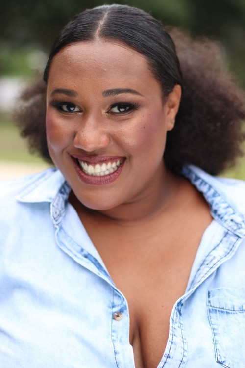 Luana Xavier as Simone