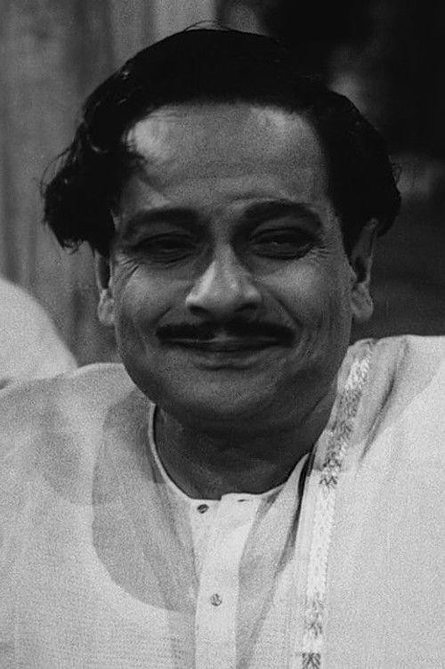 Gangapada Basu as Mahim Ganguli