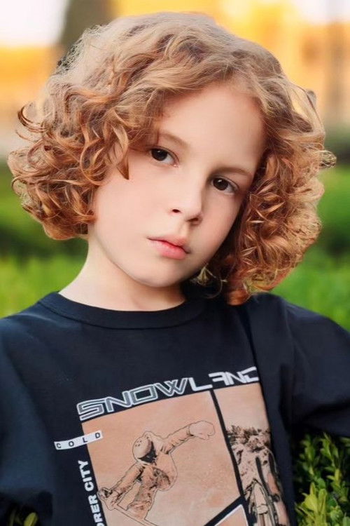 Bernardo Schroeder as Lucas